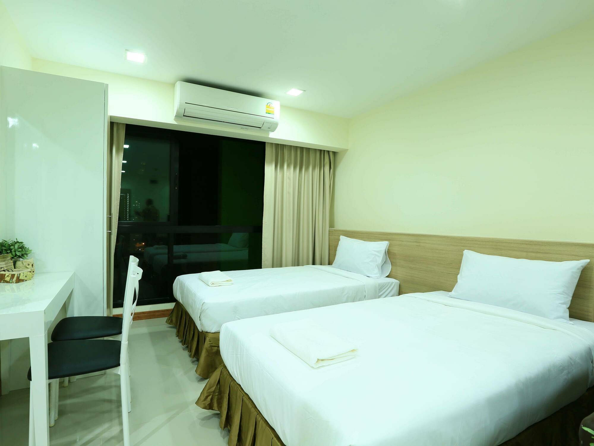 The Plimplace Hotel Bangkok Bagian luar foto